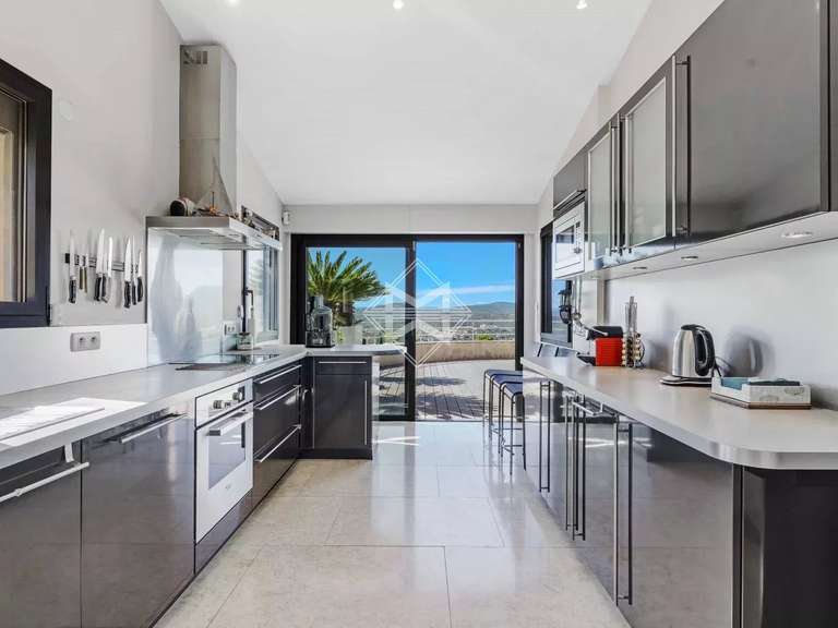Villa with Sea view Roquebrune-sur-Argens - 6 bedrooms - 225m²