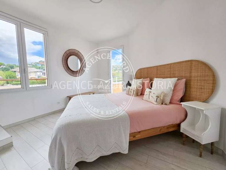 Villa Roquebrune-sur-Argens - 5 bedrooms - 240m²