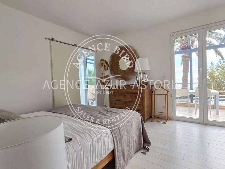 Villa Roquebrune-sur-Argens - 5 bedrooms - 240m²