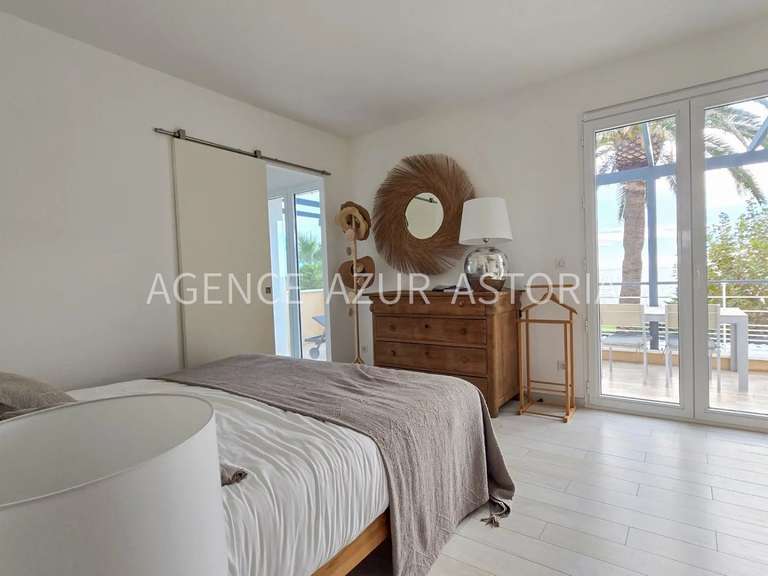 Villa Roquebrune-sur-Argens - 5 chambres - 240m²