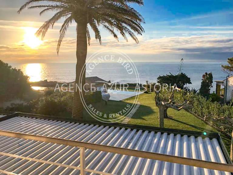 Villa Roquebrune-sur-Argens - 5 bedrooms - 240m²