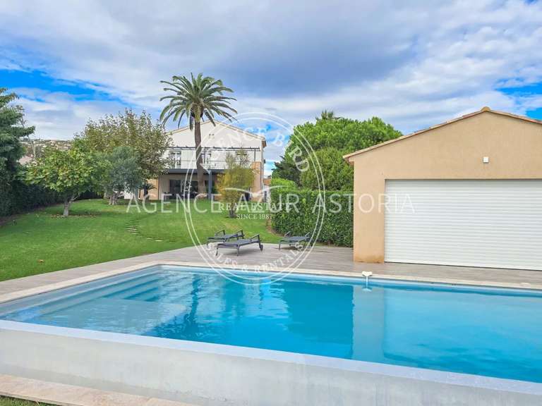 Villa Roquebrune-sur-Argens - 5 bedrooms - 240m²