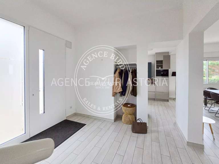 Villa Roquebrune-sur-Argens - 5 bedrooms - 240m²