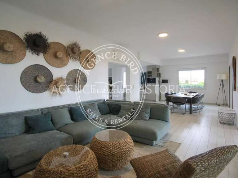 Villa Roquebrune-sur-Argens - 5 bedrooms - 240m²