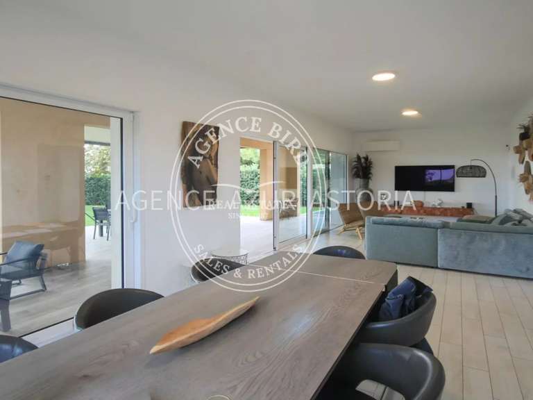 Villa Roquebrune-sur-Argens - 5 bedrooms - 240m²