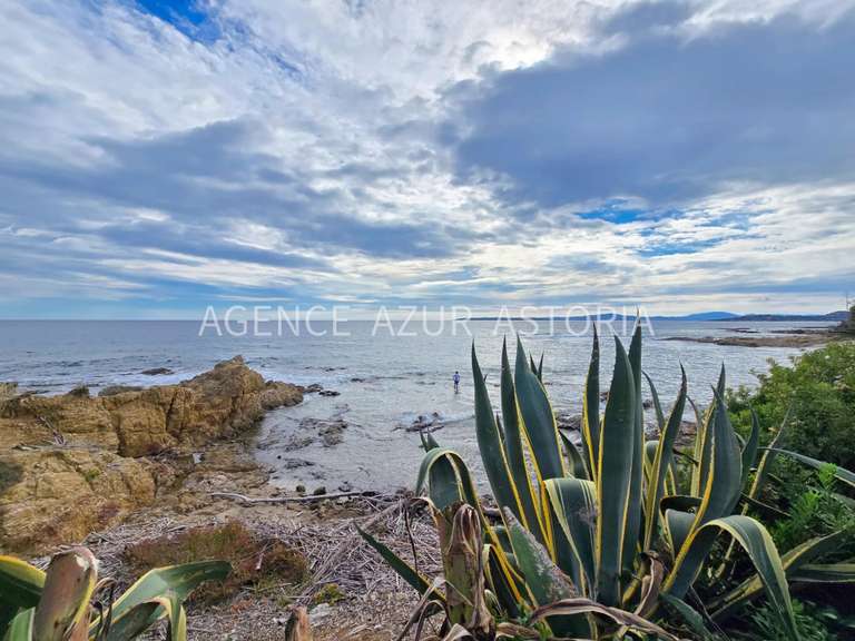 Villa Roquebrune-sur-Argens - 5 chambres - 240m²