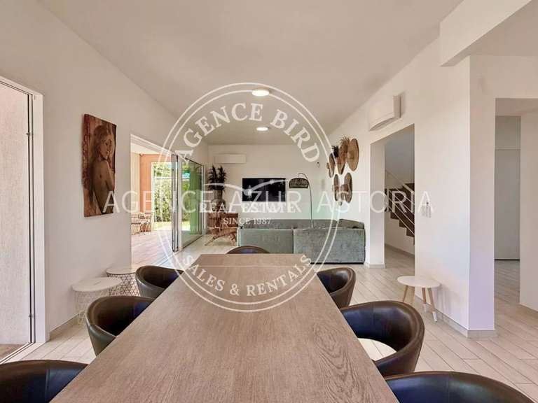 Villa Roquebrune-sur-Argens - 5 bedrooms - 240m²