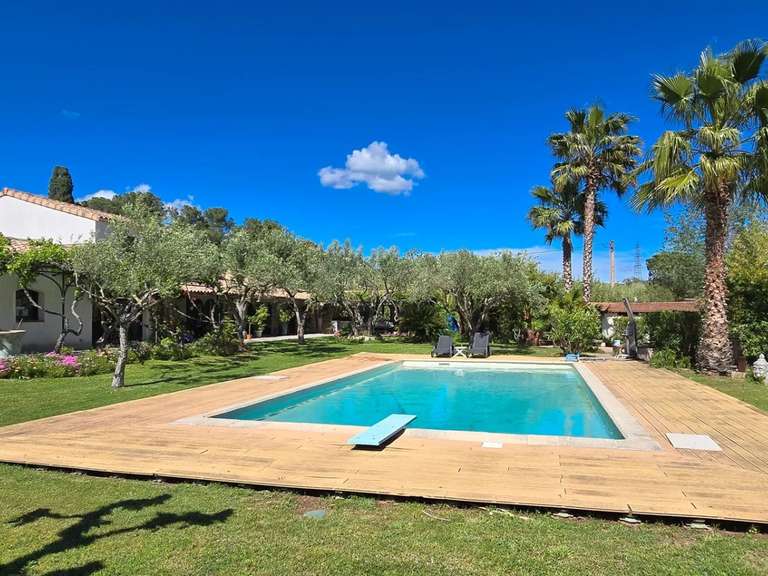 Villa Roquebrune-sur-Argens - 4 chambres - 300m²