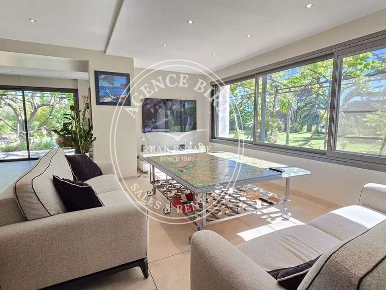 Villa Roquebrune-sur-Argens - 4 bedrooms - 300m²