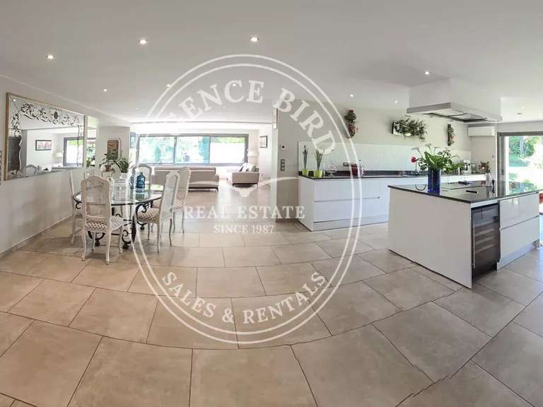 Villa Roquebrune-sur-Argens - 4 bedrooms - 300m²