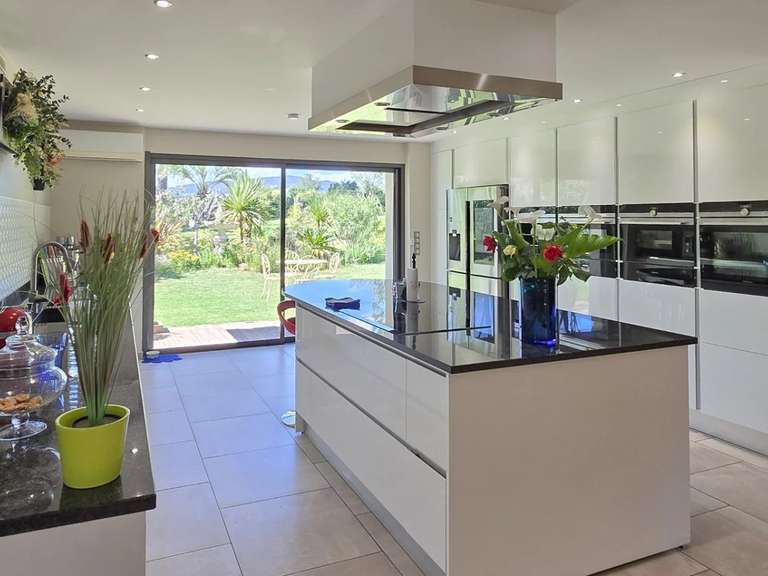 Villa Roquebrune-sur-Argens - 4 chambres - 300m²