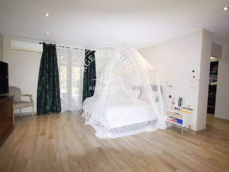 Villa Roquebrune-sur-Argens - 4 bedrooms - 300m²