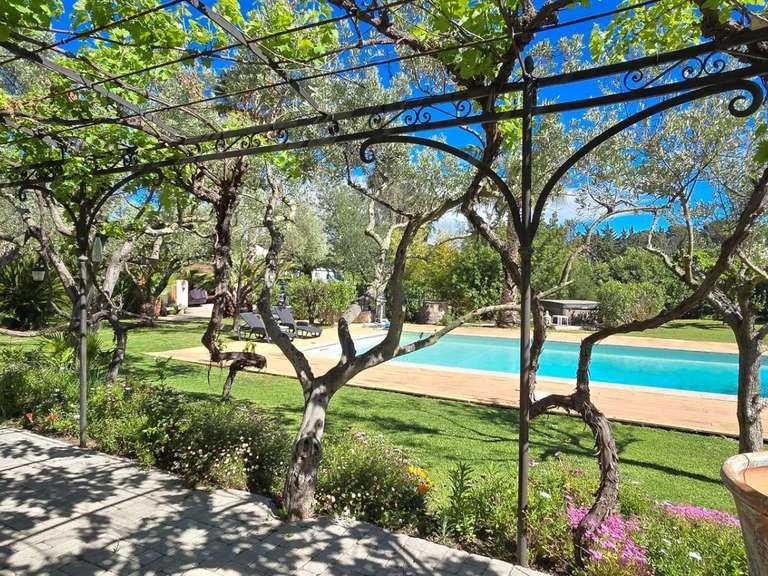 Villa Roquebrune-sur-Argens - 4 chambres - 300m²