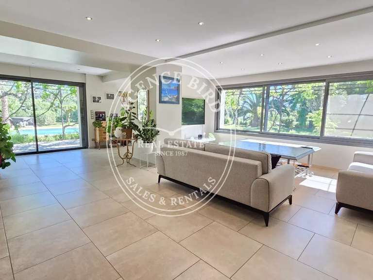Villa Roquebrune-sur-Argens - 4 bedrooms - 300m²