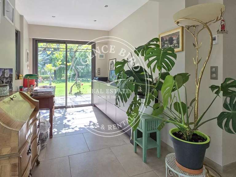 Villa Roquebrune-sur-Argens - 4 bedrooms - 300m²