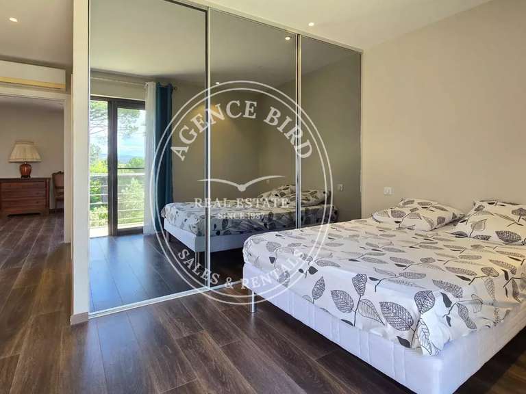 Villa Roquebrune-sur-Argens - 4 bedrooms - 300m²