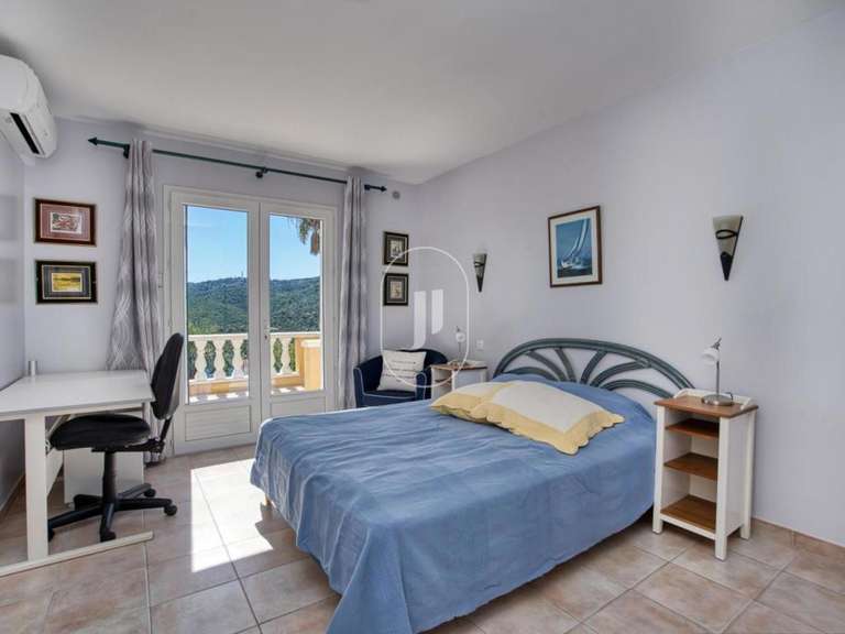 Villa with Sea view Roquebrune-sur-Argens - 4 bedrooms - 176m²