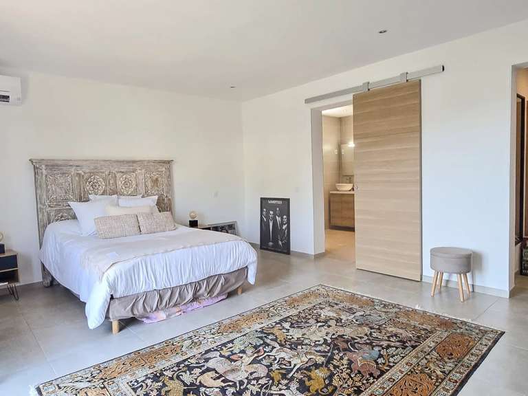 Villa Roquebrune-sur-Argens - 3 bedrooms - 246m²