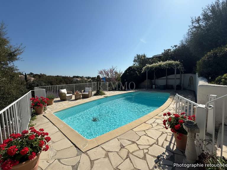 Villa Roquebrune-sur-Argens - 4 bedrooms - 145m²