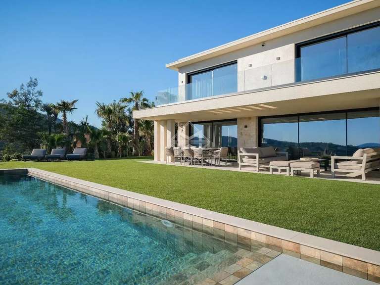 Villa with Sea view Roquebrune-sur-Argens - 5 bedrooms - 390m²