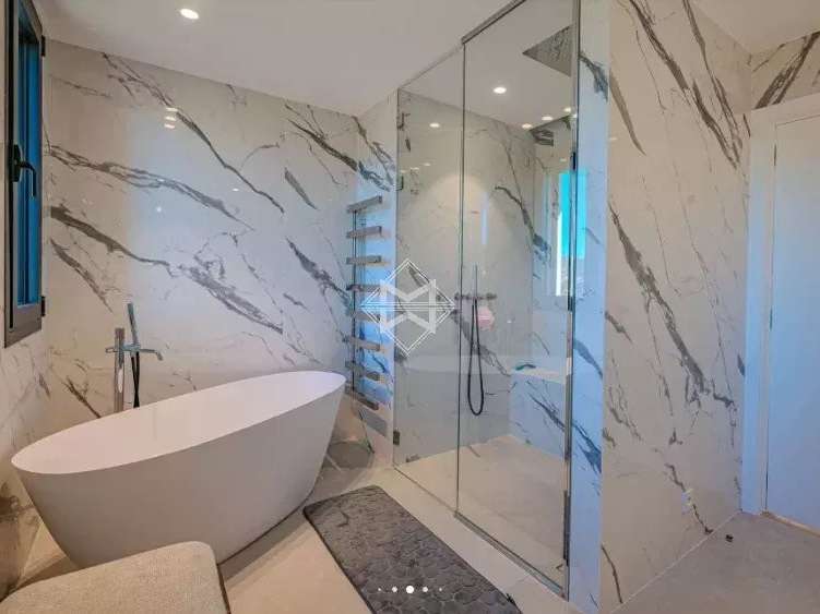 Villa avec Vue sur mer Roquebrune-sur-Argens - 5 chambres - 390m²