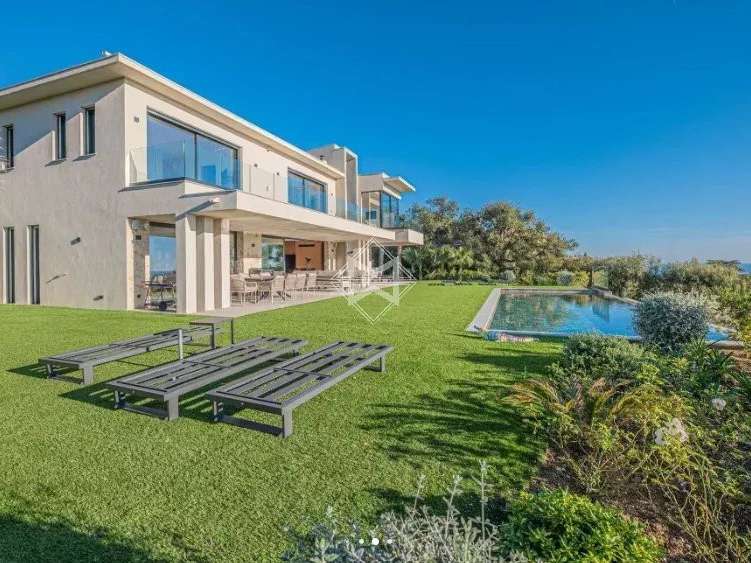 Villa with Sea view Roquebrune-sur-Argens - 5 bedrooms - 390m²