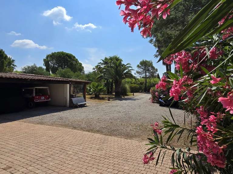 Villa Roquebrune-sur-Argens - 4 chambres - 300m²