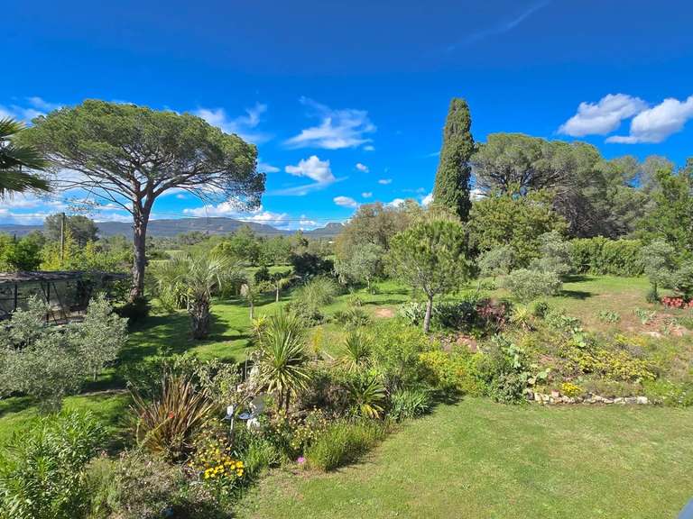 Villa Roquebrune-sur-Argens - 4 bedrooms - 300m²