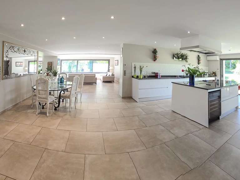 Villa Roquebrune-sur-Argens - 4 bedrooms - 300m²