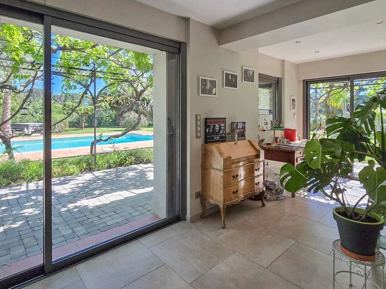 Villa Roquebrune-sur-Argens - 4 bedrooms - 300m²