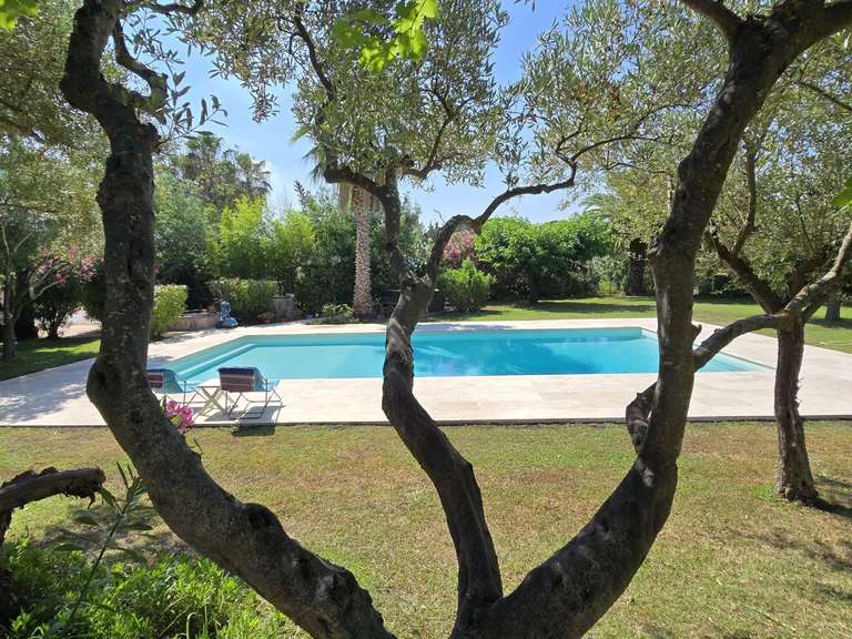 Villa Roquebrune-sur-Argens - 4 chambres - 300m²