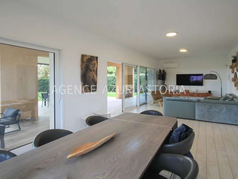 Villa Roquebrune-sur-Argens - 5 chambres - 240m²