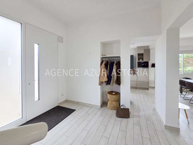 Villa Roquebrune-sur-Argens - 5 chambres - 240m²