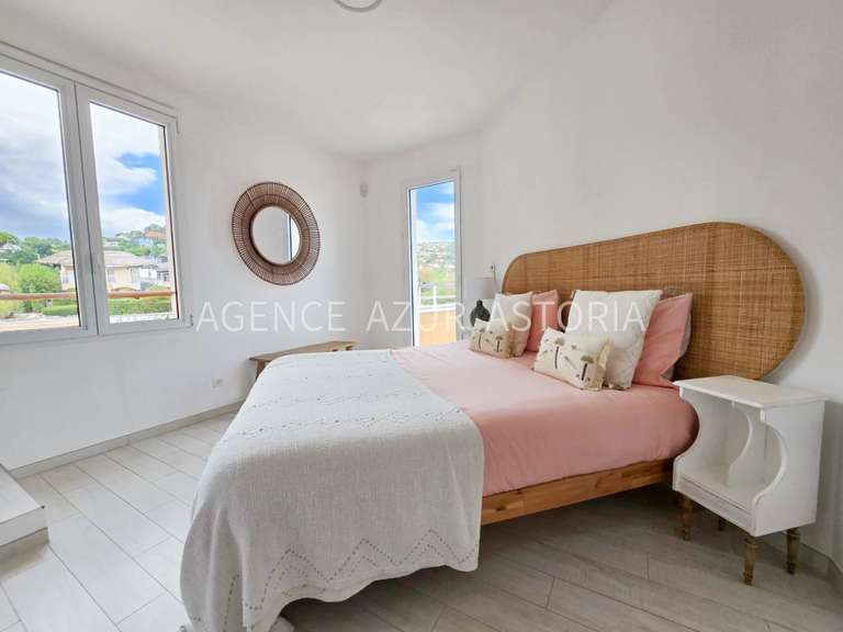 Villa Roquebrune-sur-Argens - 5 chambres - 240m²