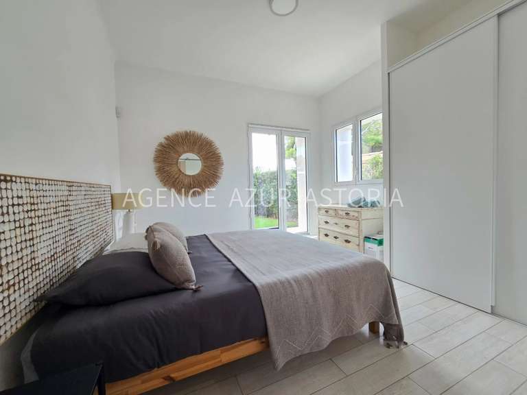 Villa Roquebrune-sur-Argens - 5 chambres - 240m²