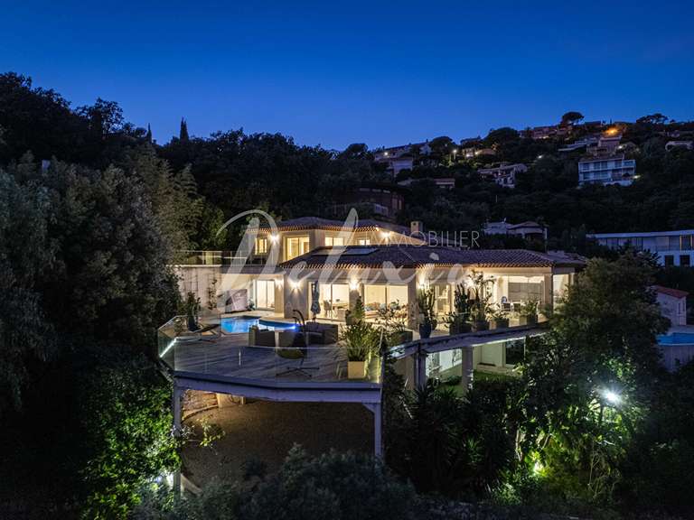 Villa avec Vue sur mer Roquebrune-sur-Argens - 5 chambres - 227m²