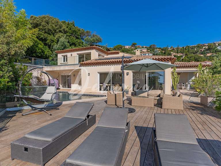 Villa avec Vue sur mer Roquebrune-sur-Argens - 5 chambres - 227m²