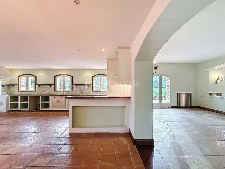 Villa Roquebrune-sur-Argens - 9 chambres - 525m²