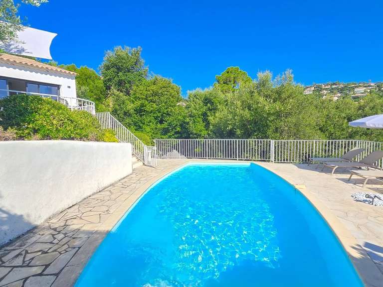 Villa Roquebrune-sur-Argens - 4 chambres - 165m²