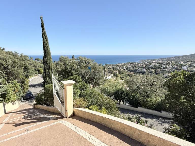 Villa avec Vue sur mer Roquebrune-sur-Argens - 4 chambres - 147m²