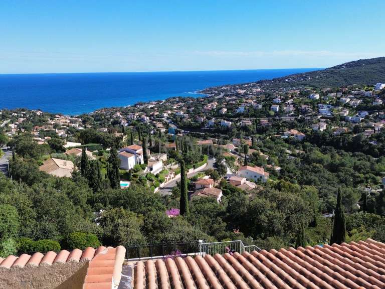 Villa avec Vue sur mer Roquebrune-sur-Argens - 4 chambres - 147m²