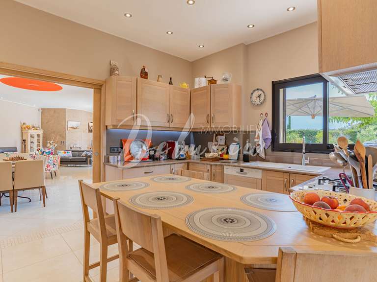 Villa Roquebrune-sur-Argens - 3 chambres - 228m²