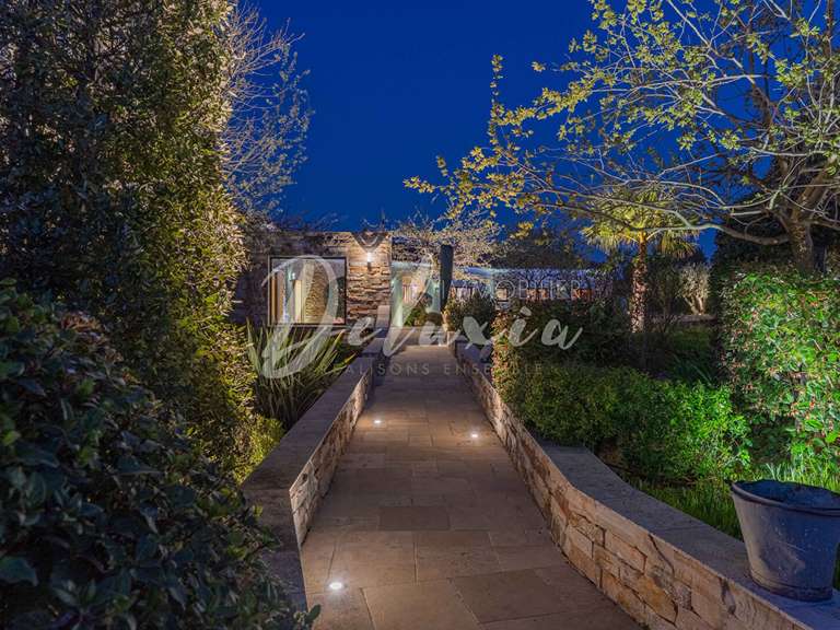 Villa Roquebrune-sur-Argens - 3 chambres - 228m²