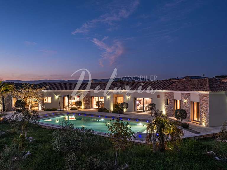 Villa Roquebrune-sur-Argens - 3 chambres - 228m²