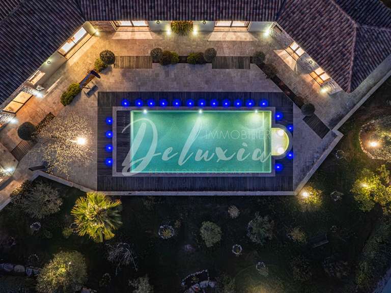 Villa Roquebrune-sur-Argens - 3 chambres - 228m²