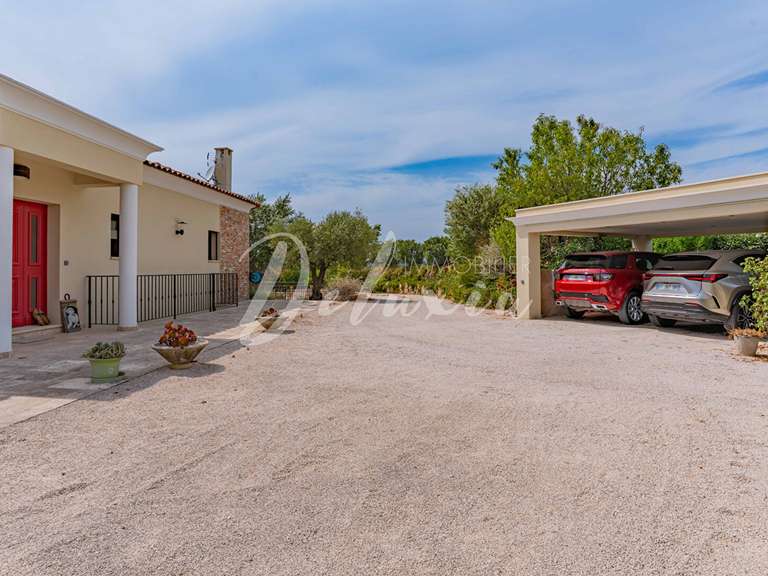 Villa Roquebrune-sur-Argens - 3 chambres - 228m²