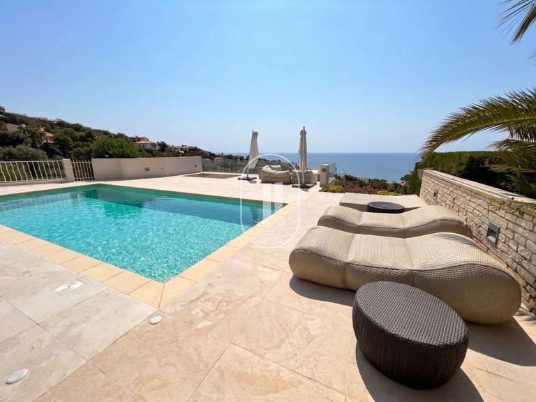 Villa avec Vue sur mer Roquebrune-sur-Argens - 5 chambres - 153m²