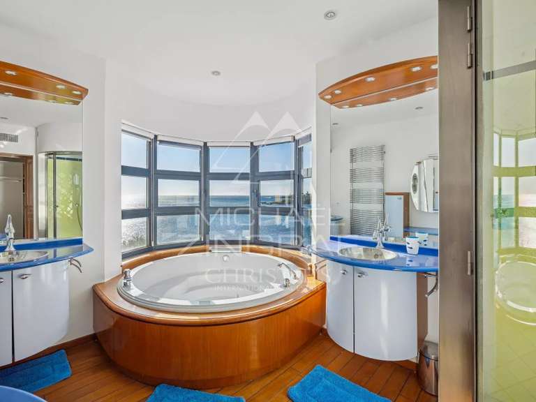 Villa Roquebrune-sur-Argens - 5 chambres - 288m²