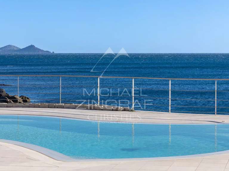 Villa Roquebrune-sur-Argens - 5 chambres - 288m²