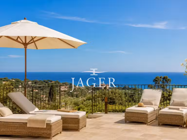 Villa avec Vue sur mer Roquebrune-sur-Argens - 5 chambres - 240m²